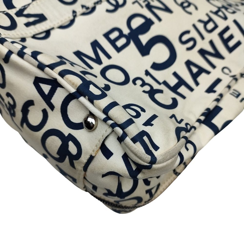 Authentic CHANEL Rue Cambon Travel Bag Vintage White & Navy Canvas - Picture 5 of 11